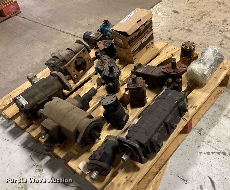 image for item NH9768 (19) hydraulic pumps