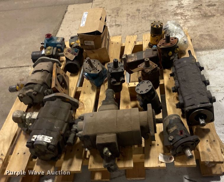 image for item NH9768 (19) hydraulic pumps