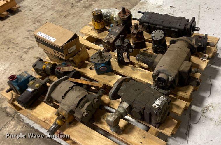 image for item NH9768 (19) hydraulic pumps