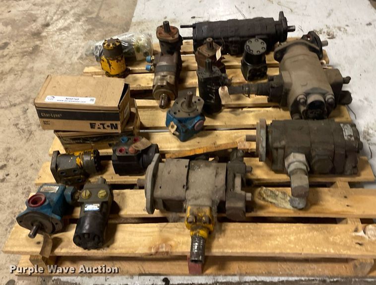 image for item NH9768 (19) hydraulic pumps