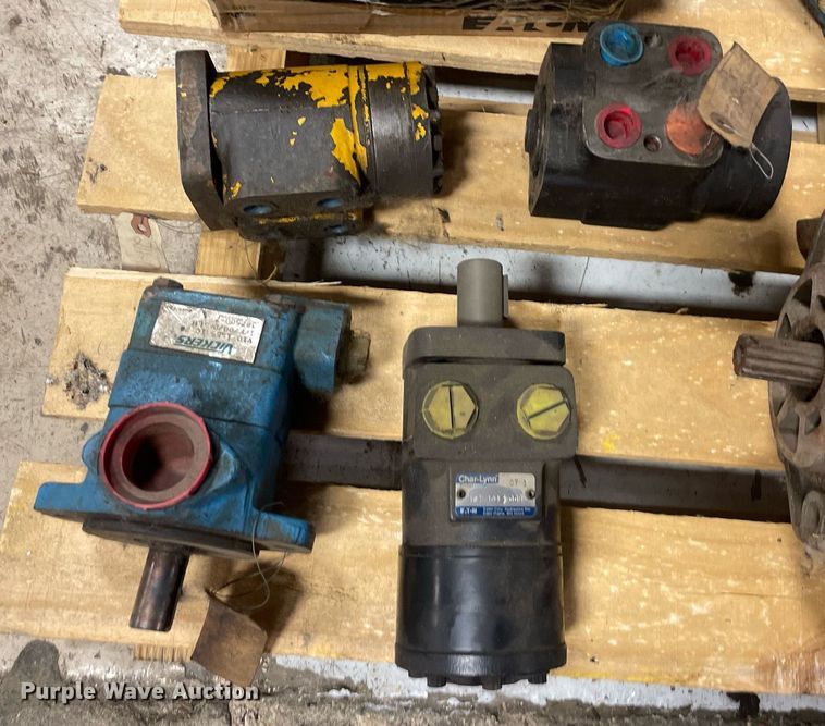 image for item NH9768 (19) hydraulic pumps