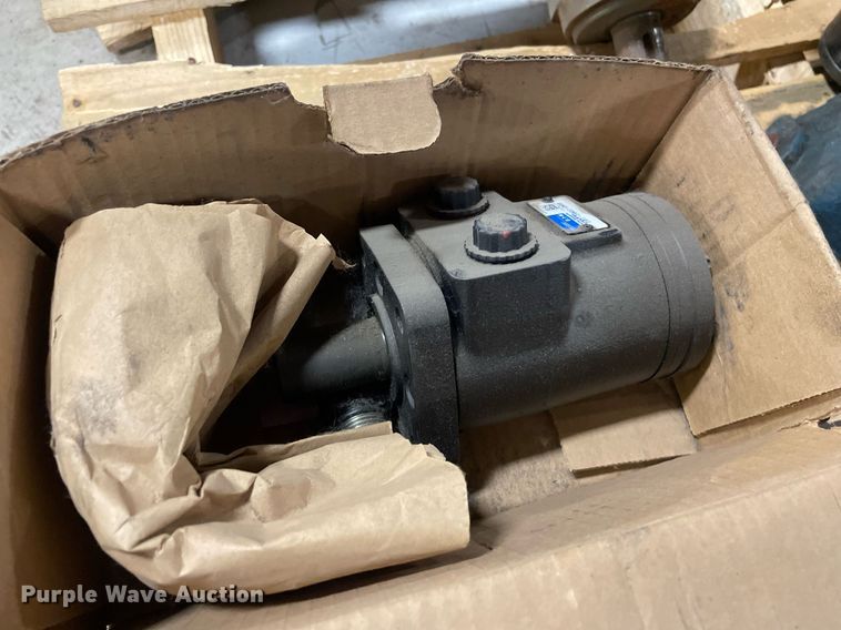 image for item NH9768 (19) hydraulic pumps