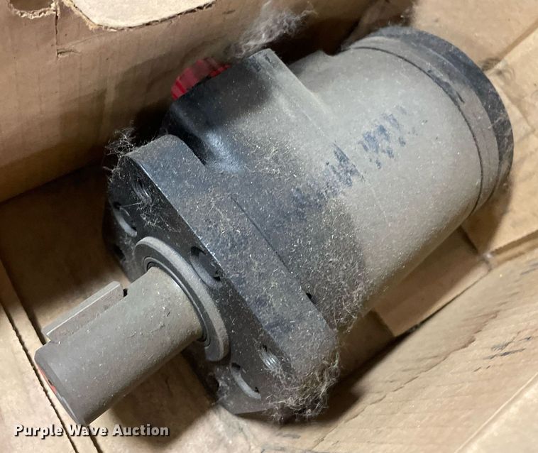 image for item NH9768 (19) hydraulic pumps