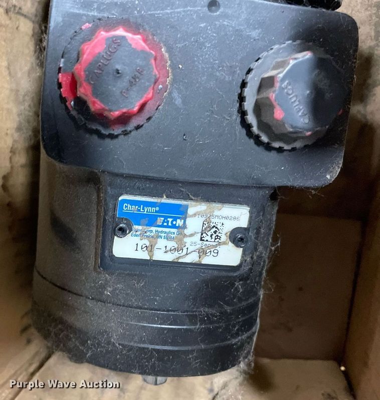 image for item NH9768 (19) hydraulic pumps