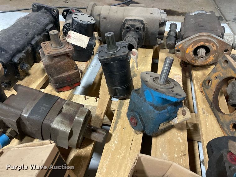 image for item NH9768 (19) hydraulic pumps