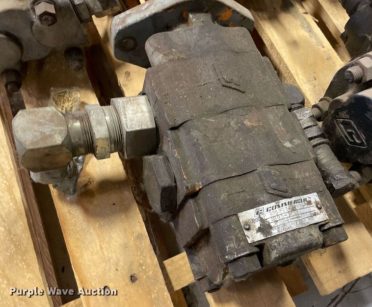 image for item NH9768 (19) hydraulic pumps