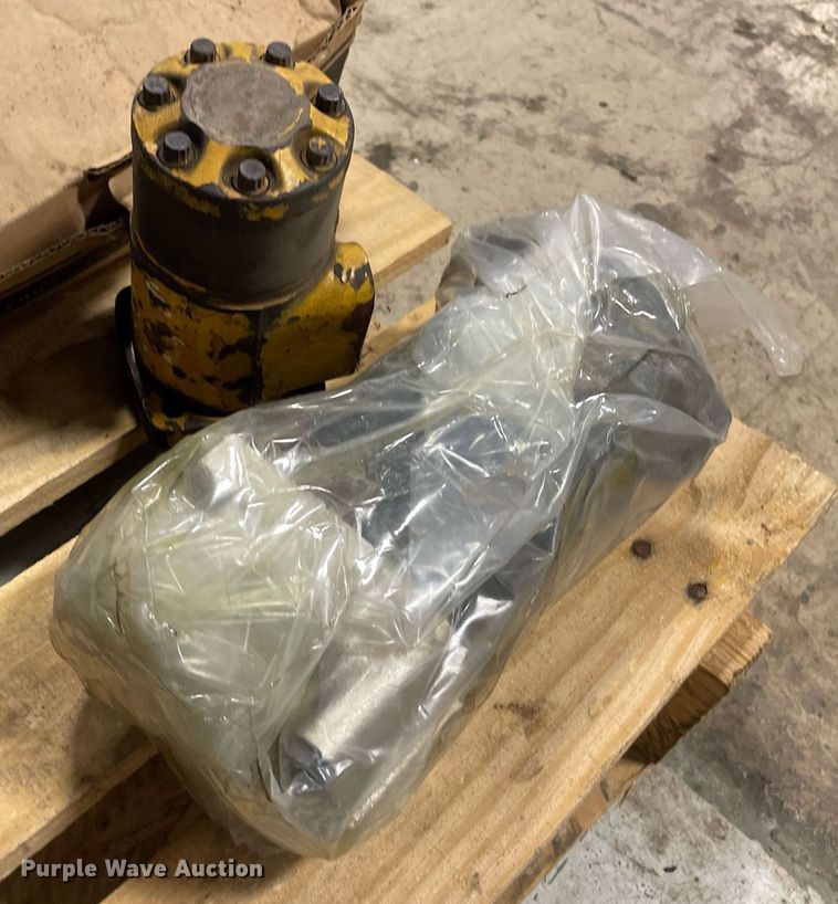 image for item NH9768 (19) hydraulic pumps