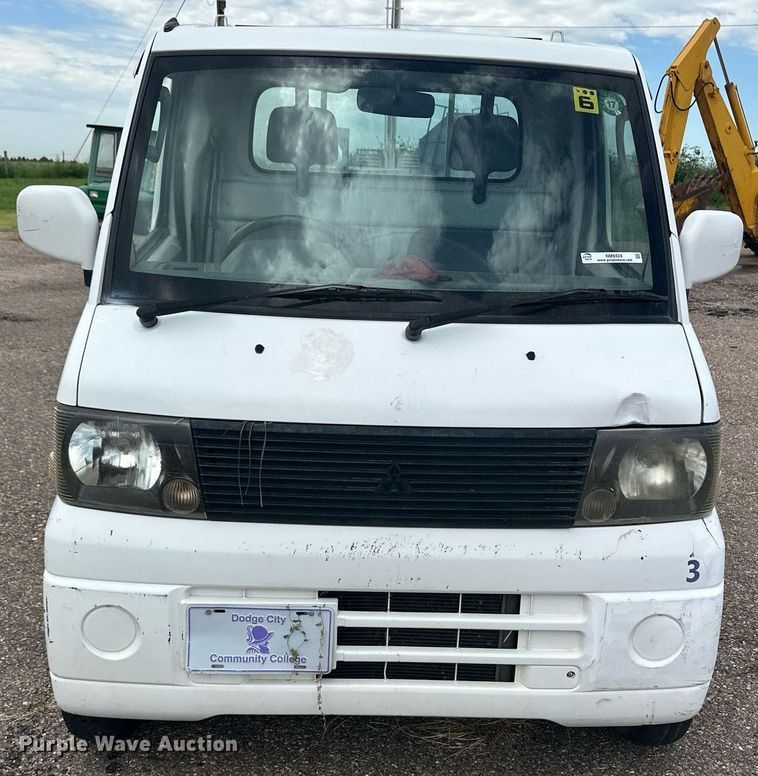 image for item NM9424 2002 Mitsubishi Minicab  mini truck