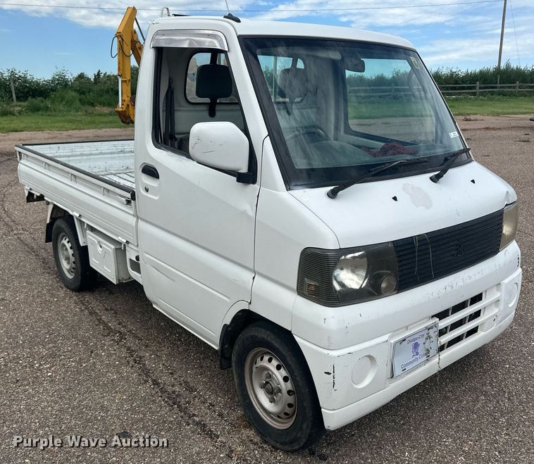 image for item NM9424 2002 Mitsubishi Minicab  mini truck
