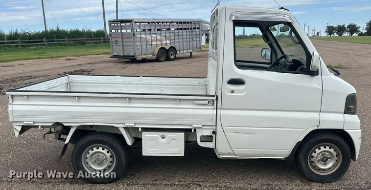 image for item NM9424 2002 Mitsubishi Minicab  mini truck
