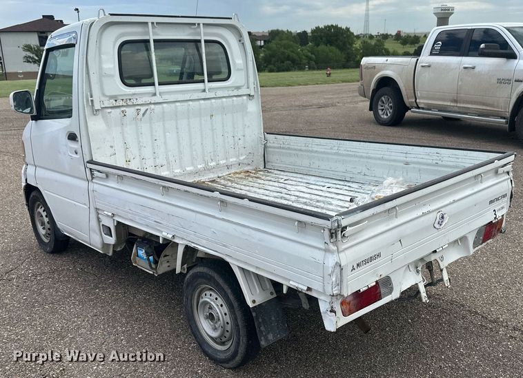 image for item NM9424 2002 Mitsubishi Minicab  mini truck
