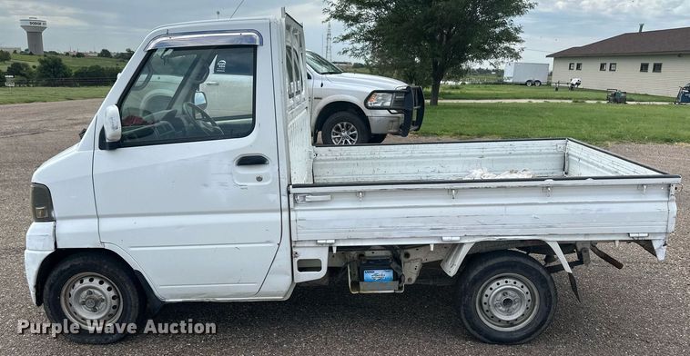 image for item NM9424 2002 Mitsubishi Minicab  mini truck