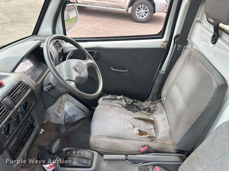 image for item NM9424 2002 Mitsubishi Minicab  mini truck