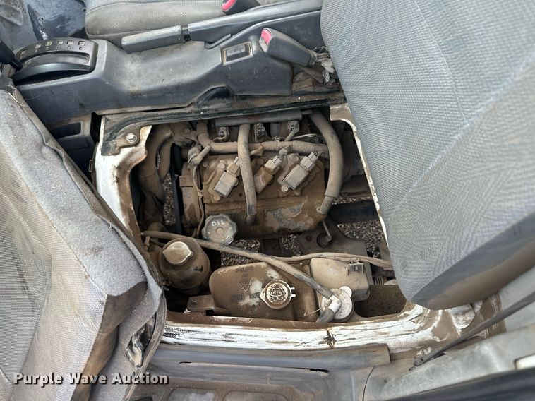 image for item NM9424 2002 Mitsubishi Minicab  mini truck