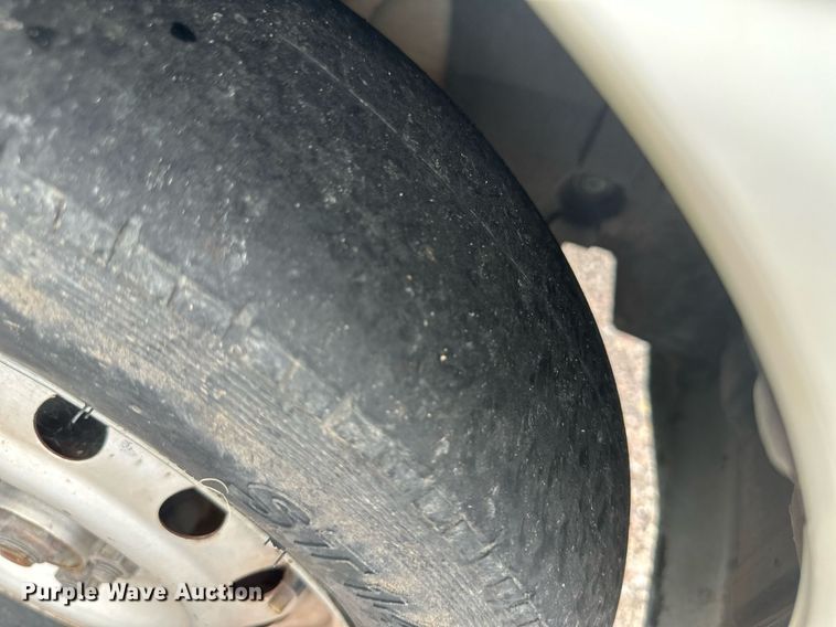 image for item NM9424 2002 Mitsubishi Minicab  mini truck