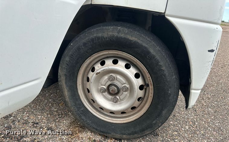 image for item NM9424 2002 Mitsubishi Minicab  mini truck