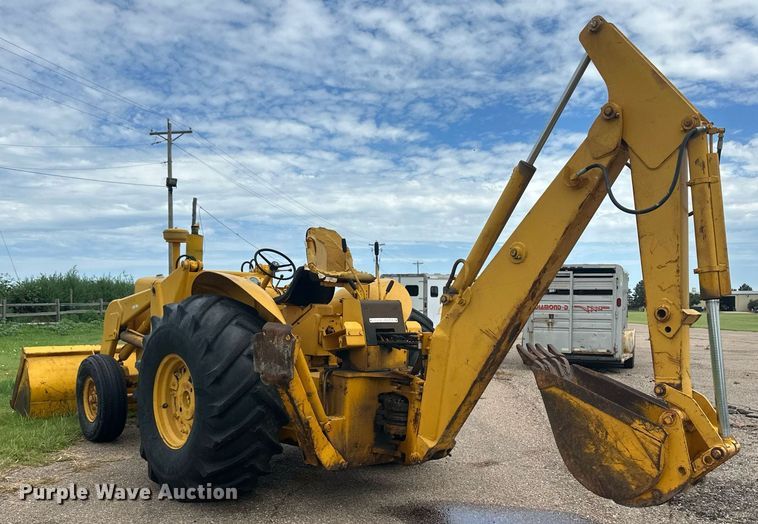 image for item NM9426 John Deere  backhoe