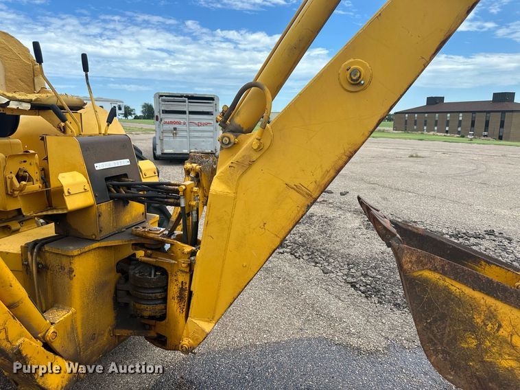 image for item NM9426 John Deere  backhoe