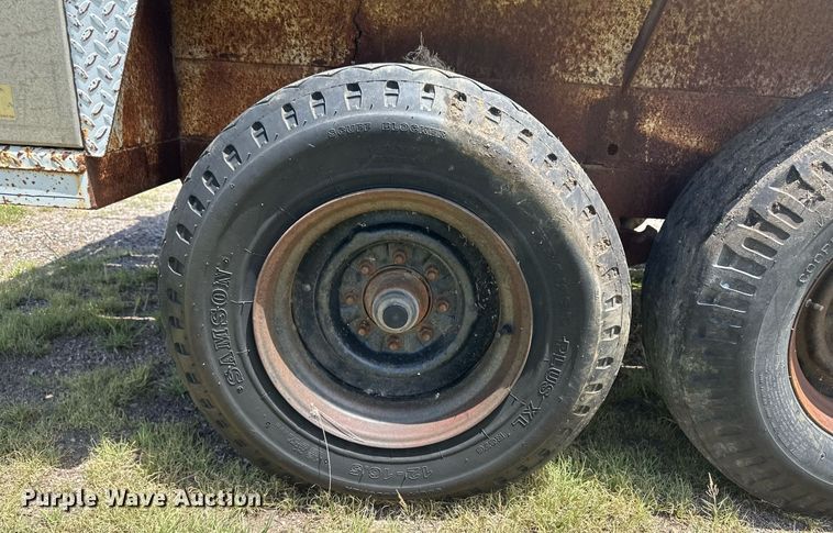 image for item NM9434 1991 Kief  pole trailer