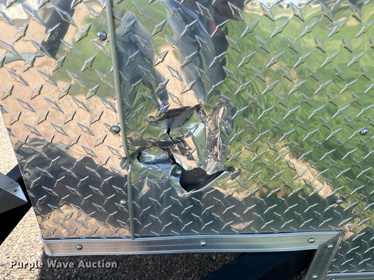 image for item NM9435 2015 Lark United Manufacturing  enclosed cargo trailer