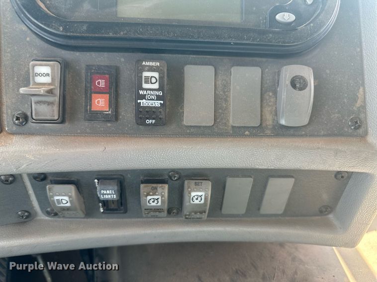 image for item NM9455 2011 Thomas Built Saf-T-Liner  school bus