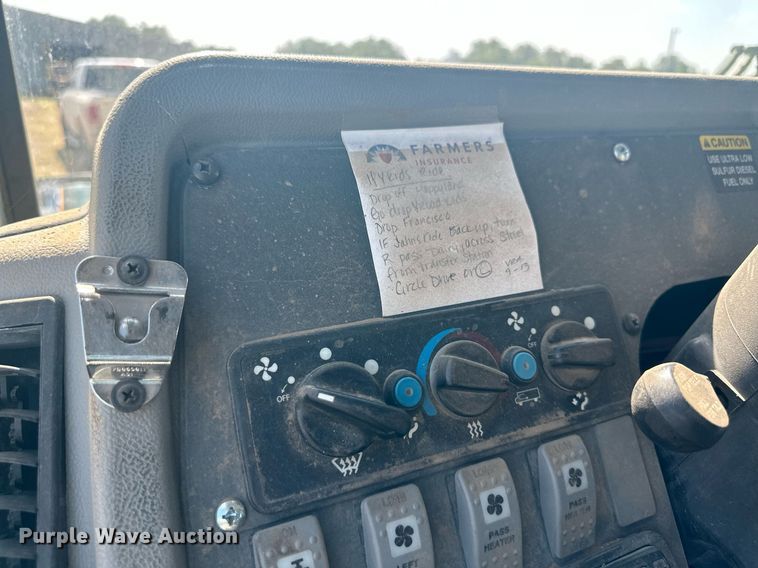 image for item NM9455 2011 Thomas Built Saf-T-Liner  school bus