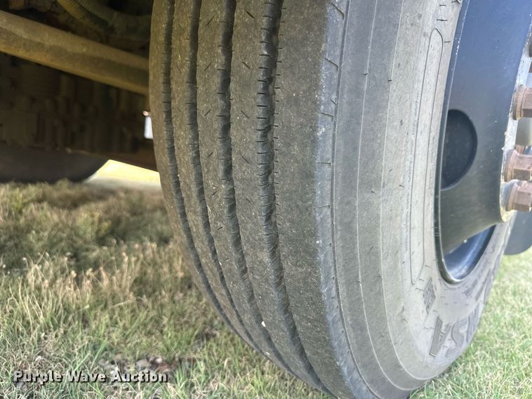 image for item NM9455 2011 Thomas Built Saf-T-Liner  school bus