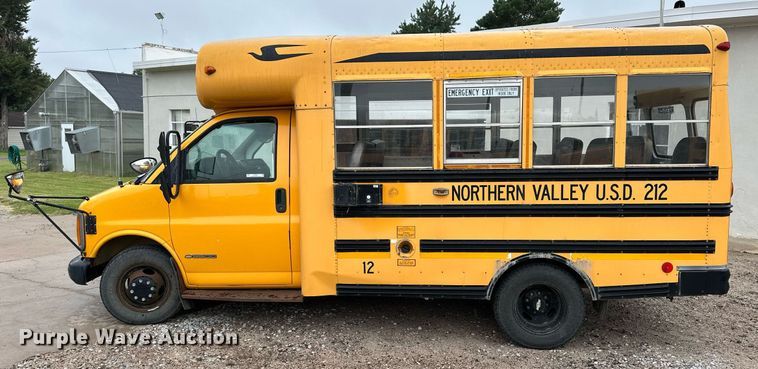 image for item NP9861 1999 Chevrolet Express 3500  school bus