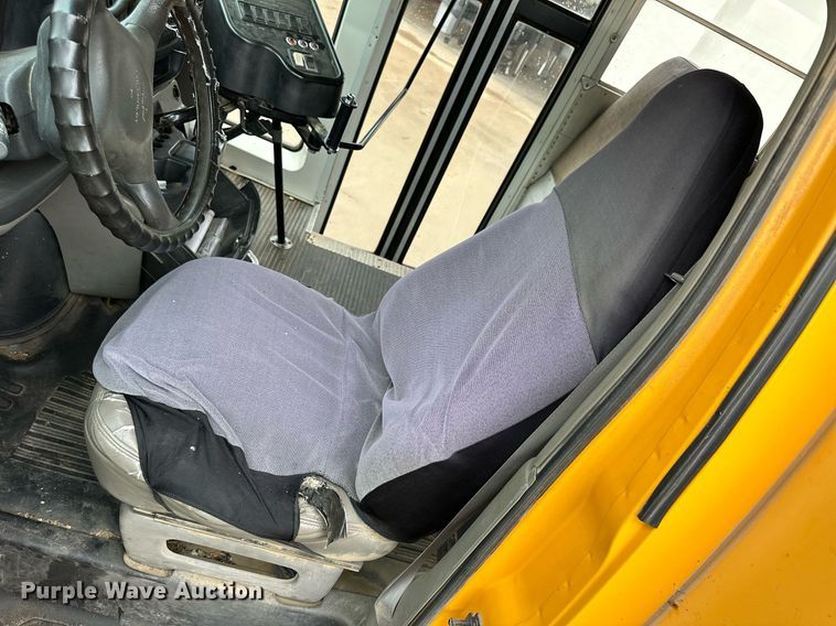 image for item NP9861 1999 Chevrolet Express 3500  school bus