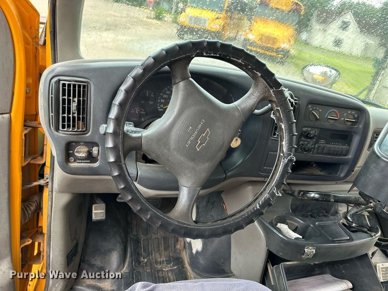 image for item NP9861 1999 Chevrolet Express 3500  school bus