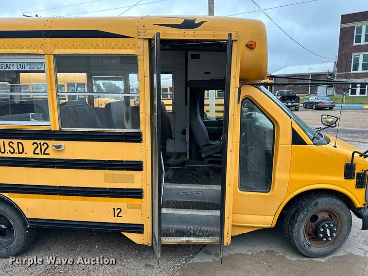 image for item NP9861 1999 Chevrolet Express 3500  school bus