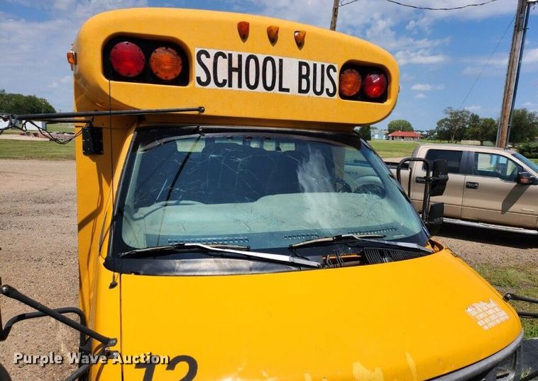 image for item NP9861 1999 Chevrolet Express 3500  school bus