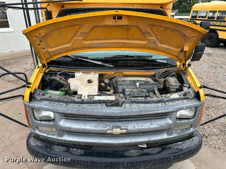image for item NP9861 1999 Chevrolet Express 3500  school bus
