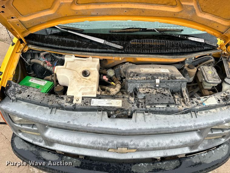 image for item NP9861 1999 Chevrolet Express 3500  school bus