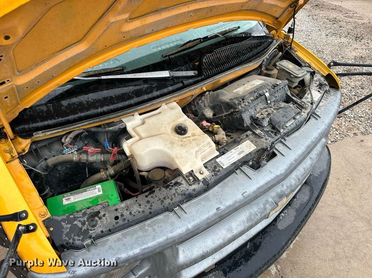 image for item NP9861 1999 Chevrolet Express 3500  school bus