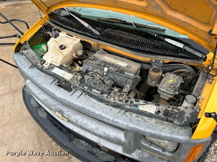 image for item NP9861 1999 Chevrolet Express 3500  school bus