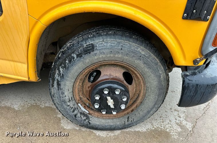image for item NP9861 1999 Chevrolet Express 3500  school bus