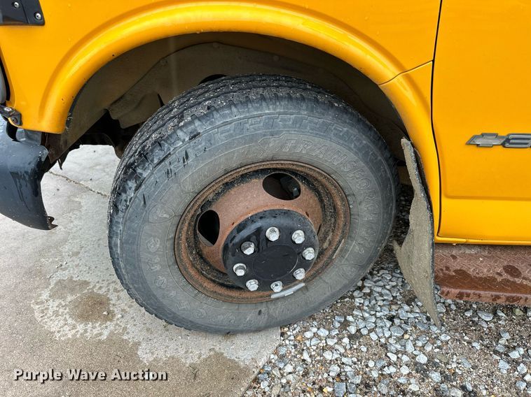 image for item NP9861 1999 Chevrolet Express 3500  school bus