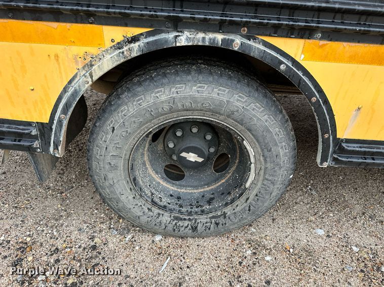 image for item NP9861 1999 Chevrolet Express 3500  school bus