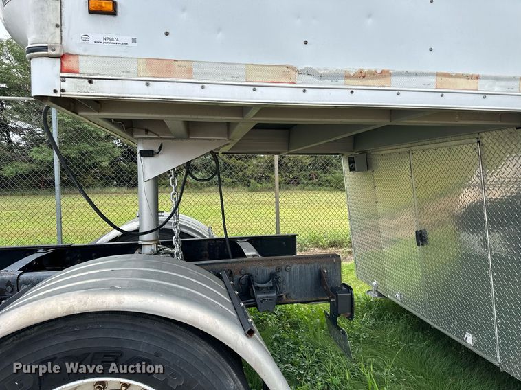 image for item NP9874 2004 Wells Cargo CVG4027V  command center trailer