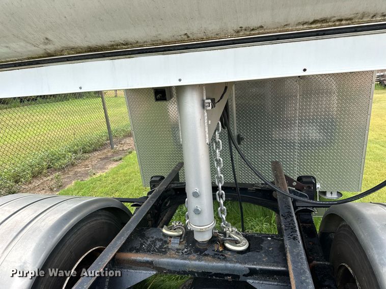 image for item NP9874 2004 Wells Cargo CVG4027V  command center trailer