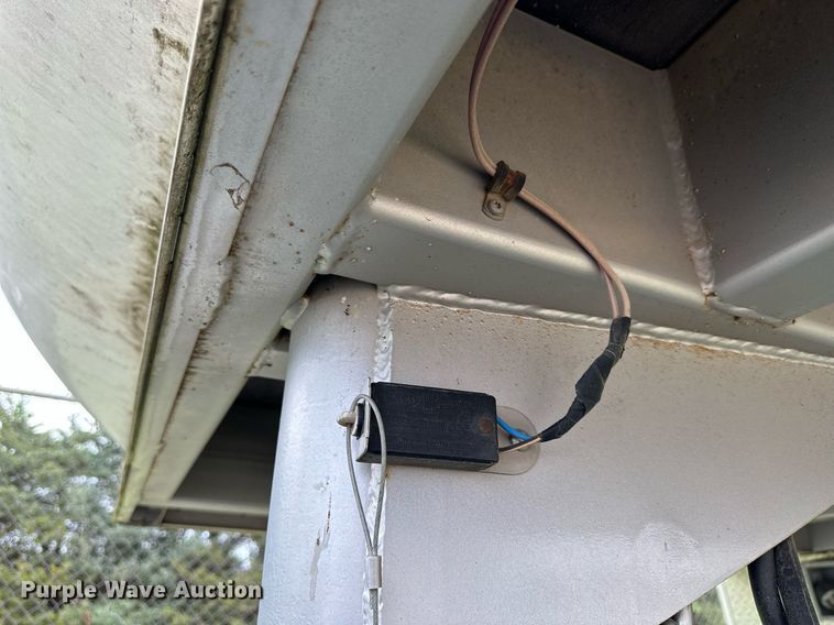 image for item NP9874 2004 Wells Cargo CVG4027V  command center trailer