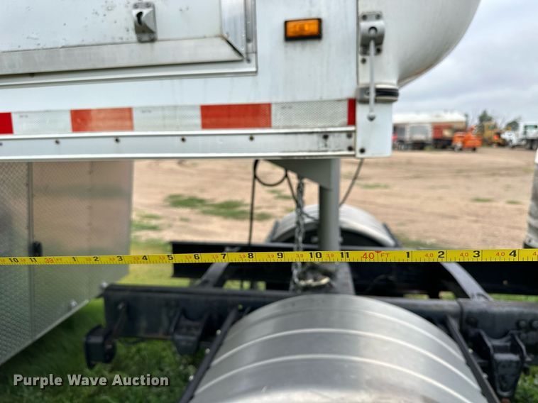 image for item NP9874 2004 Wells Cargo CVG4027V  command center trailer