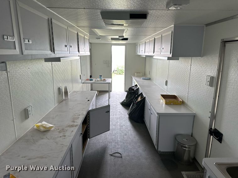 image for item NP9874 2004 Wells Cargo CVG4027V  command center trailer