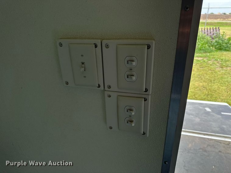 image for item NP9874 2004 Wells Cargo CVG4027V  command center trailer