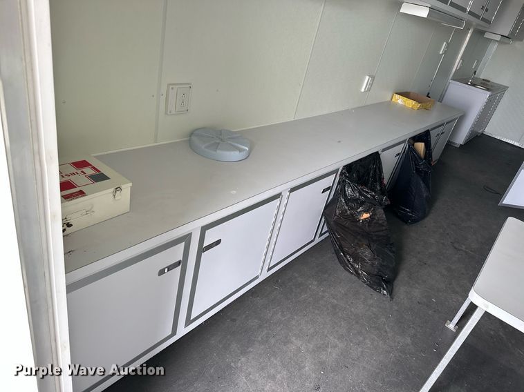 image for item NP9874 2004 Wells Cargo CVG4027V  command center trailer