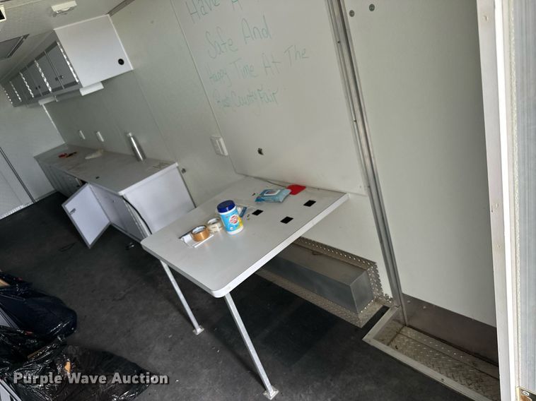 image for item NP9874 2004 Wells Cargo CVG4027V  command center trailer