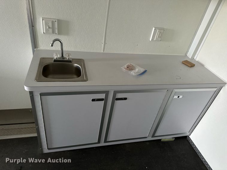 image for item NP9874 2004 Wells Cargo CVG4027V  command center trailer