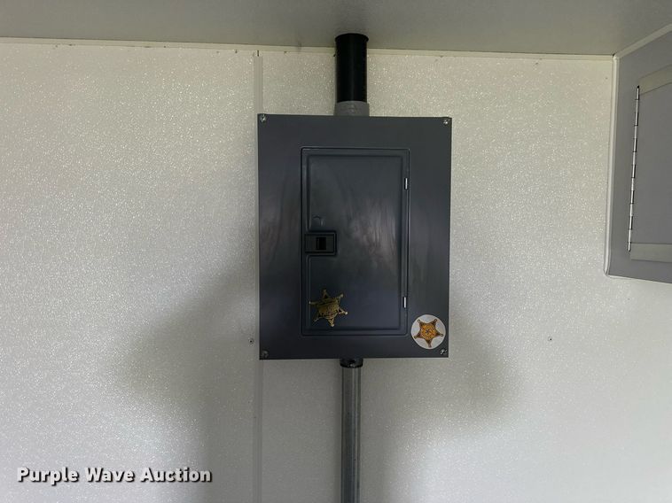 image for item NP9874 2004 Wells Cargo CVG4027V  command center trailer