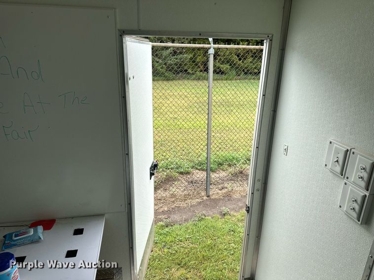 image for item NP9874 2004 Wells Cargo CVG4027V  command center trailer